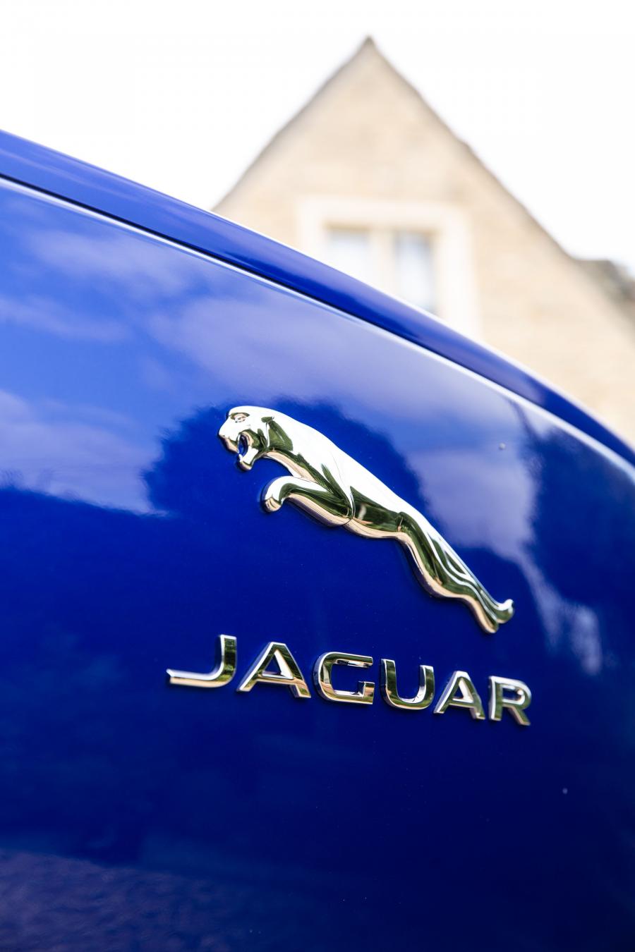 Логотип Jaguar I-Pace EV400 AWD S 2018 года  (UK) (фото 26 из 40)
